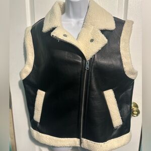 🎀New Look Black and White Shearling Vest